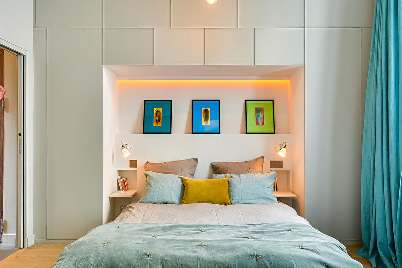 Дизайн интерьера спальни в хрущевке - Модульная стенка над изголовьем
