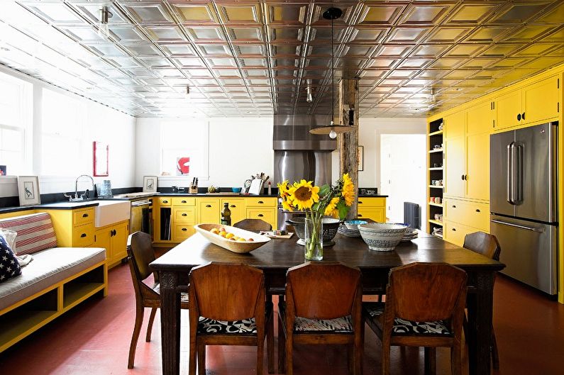 Дизайн кухни в желтых тонах - Отделка потолка