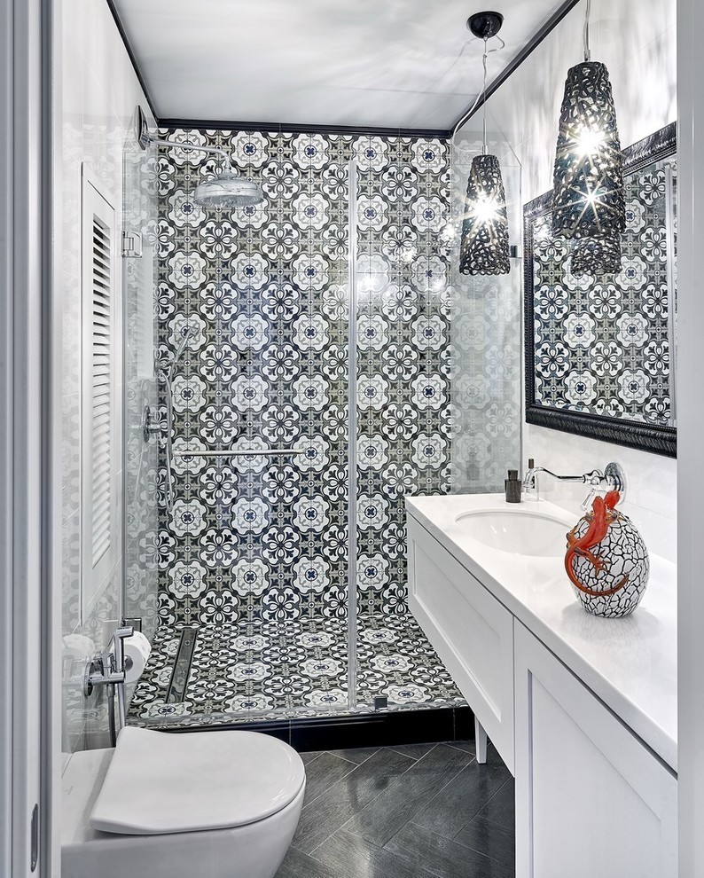 Дизайн интерьера ванной комнаты в черно-белых тонах - фото