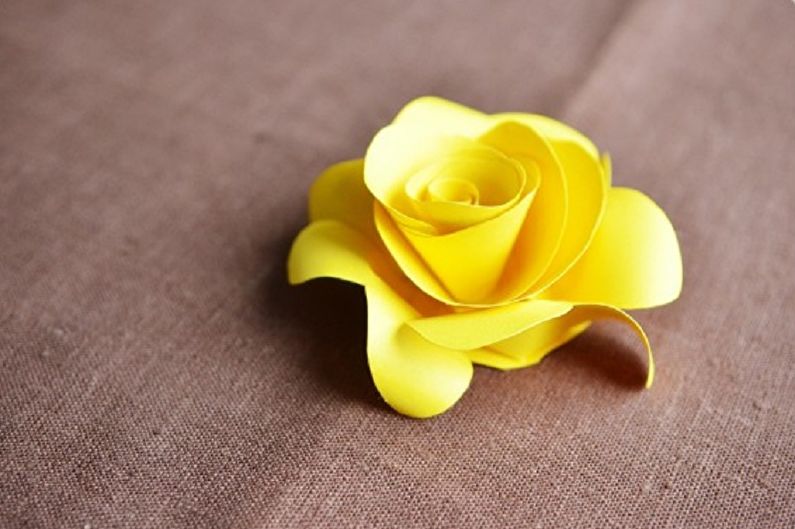 Желтая роза из бумаги своими руками