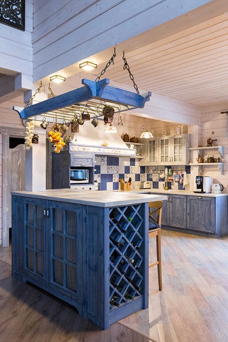 Дизайн деревянной кухни в стиле кантри