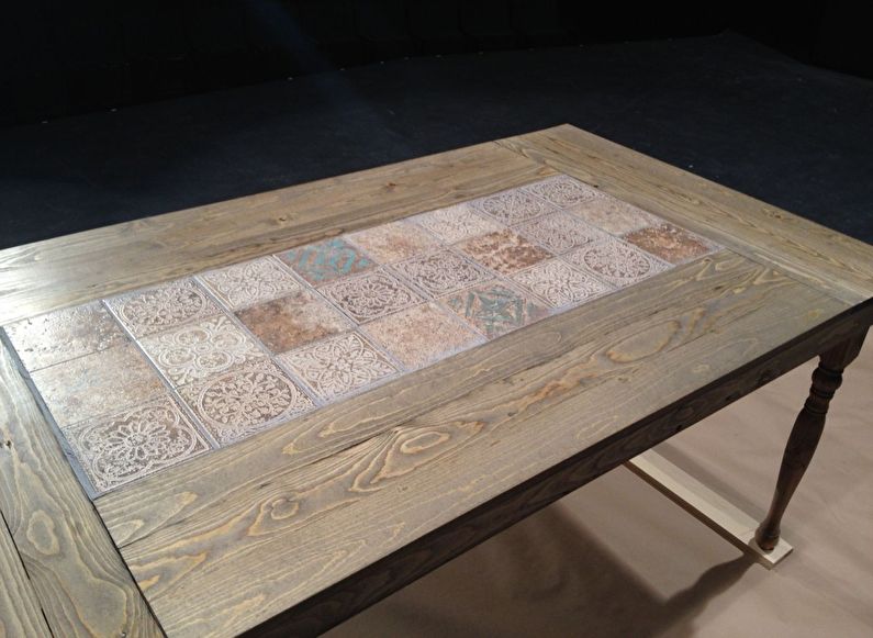 Керамическая плитка - Декор старого стола своими руками