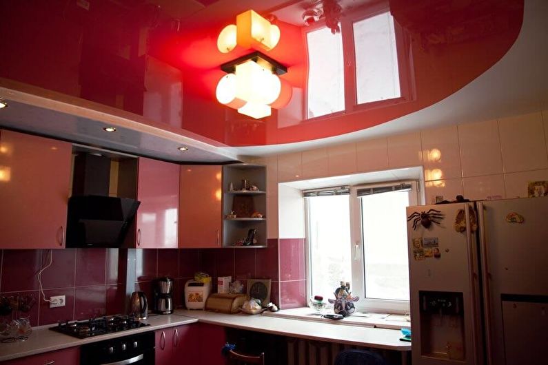 натяжные потолки на кухне гостиной фото