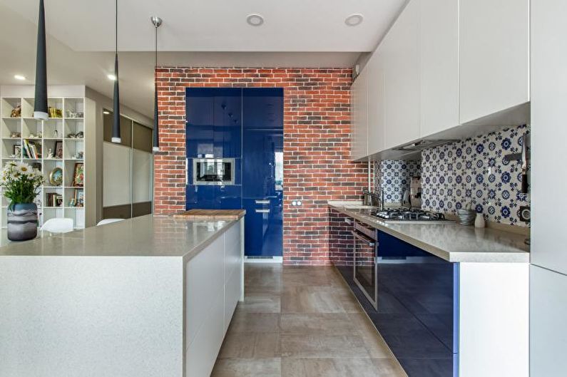 Дизайн интерьера кухни в синих тонах - фото