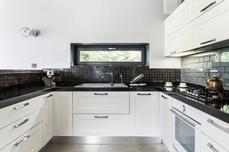 Дизайн интерьера кухни в белом цвете - фото