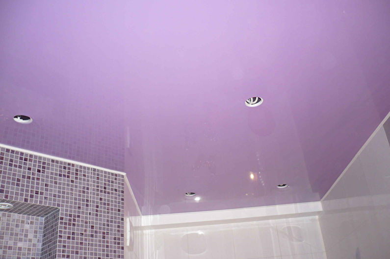 Натяжной потолок в ванной - Преимущества и недостатки