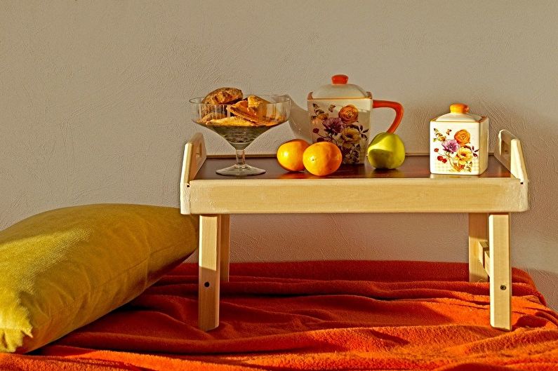 Столики для завтрака в постель - фото