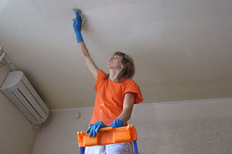 Как помыть натяжной потолок без разводов в домашних условиях - Как устранить загрязнения после глобального ремонта