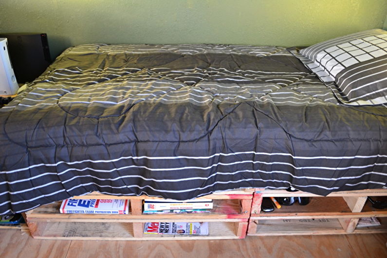 Мебель из поддонов - Кровать