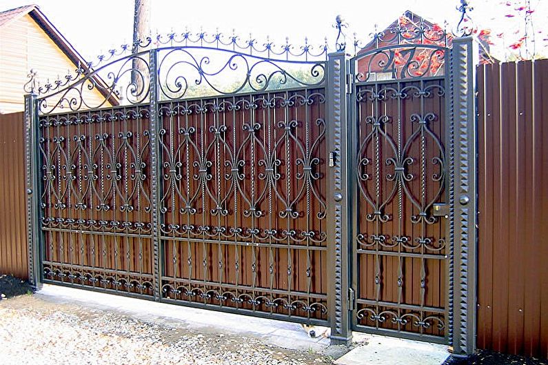 Декоративные ворота и калитки из профнастила - Комбинации материалов