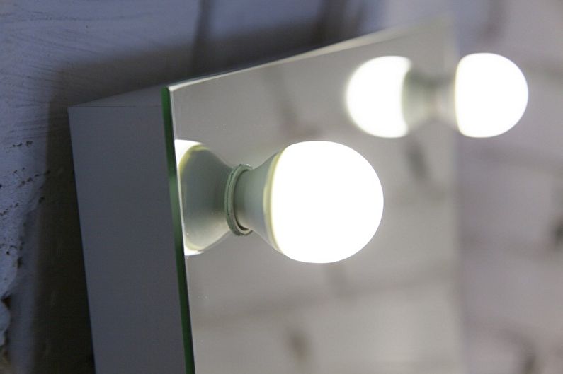 Виды гримерных зеркал с лампочками - Варианты размещения и виды лампочек