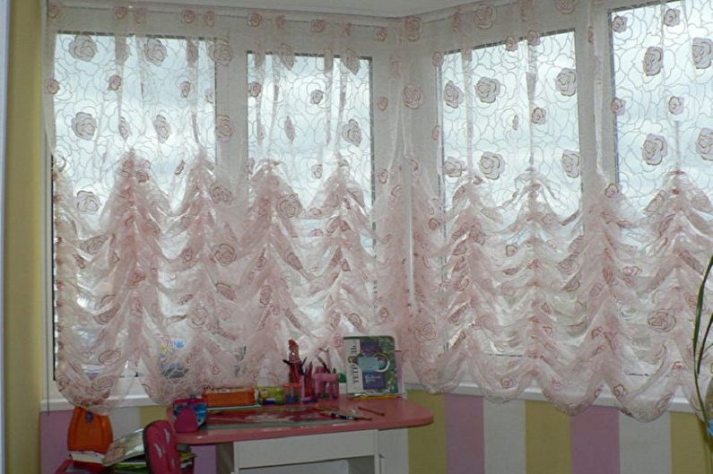 Французские шторы в интерьере детской комнаты