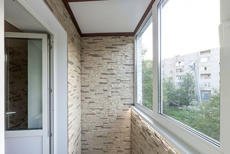 Декоративний камінь в інтер'єрі балкона та лоджії.