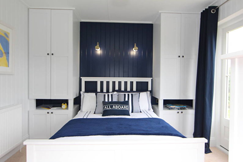 Дизайн маленькой спальни в синих тонах - фото