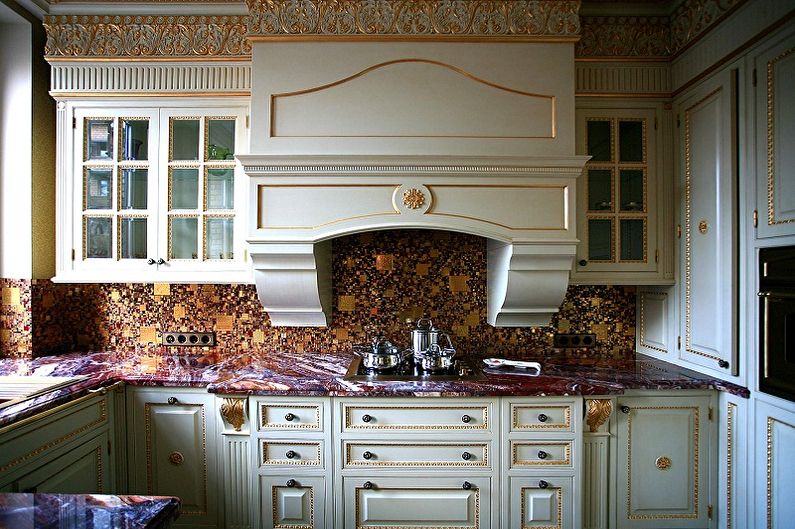 Фартух для кухні з мозаїки.