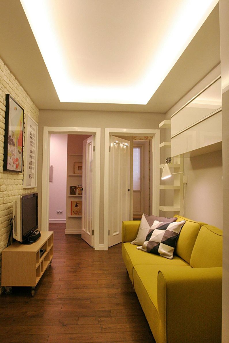 Цвет, графика и желтый диван: Дизайн трехкомнатной квартиры - фото 1